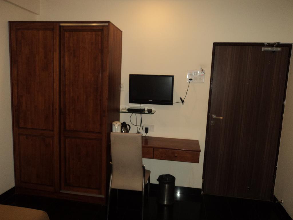 Hotel Q Deck Мумбаи Номер фото