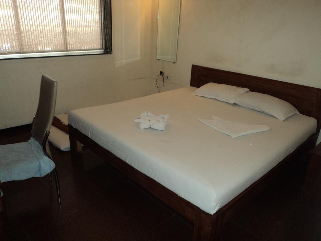 Hotel Q Deck Мумбаи Номер фото