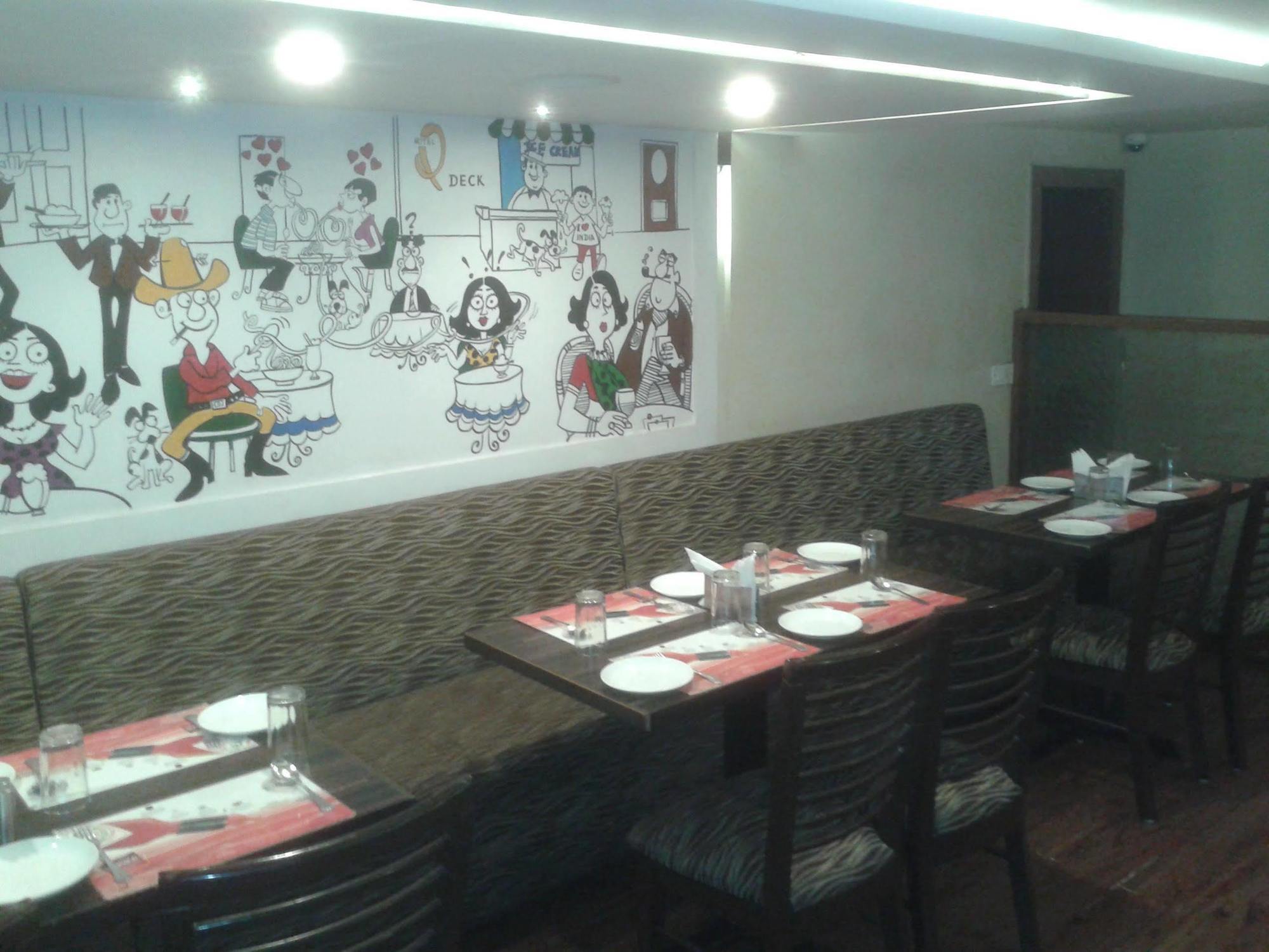 Hotel Q Deck Мумбаи Экстерьер фото