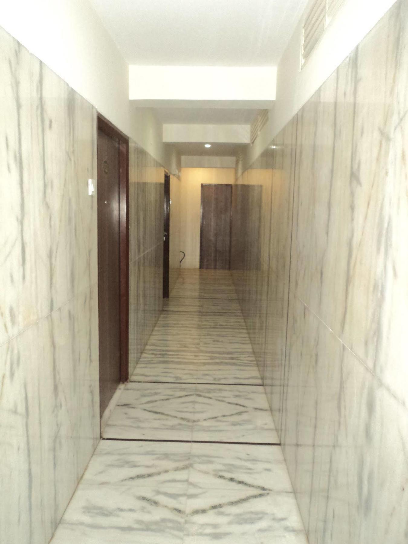 Hotel Q Deck Мумбаи Экстерьер фото