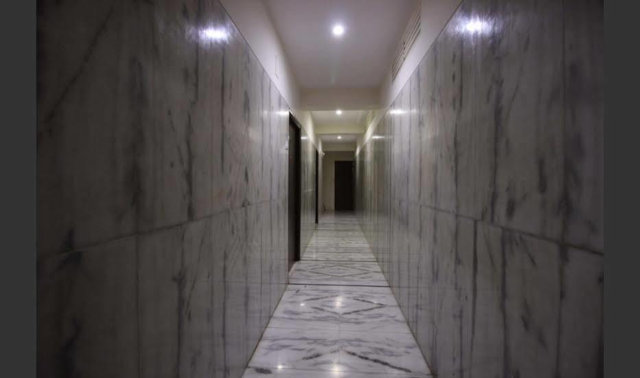 Hotel Q Deck Мумбаи Экстерьер фото